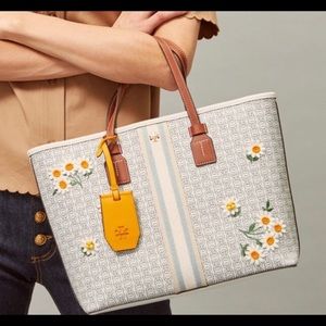 BNWT Ivory Gemini Link Canvas Appliqué Small Tote Tory Burch